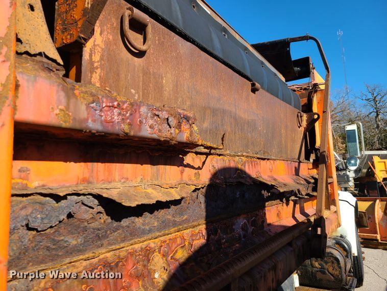 image for item HE9967 1997 International 4900  dump truck