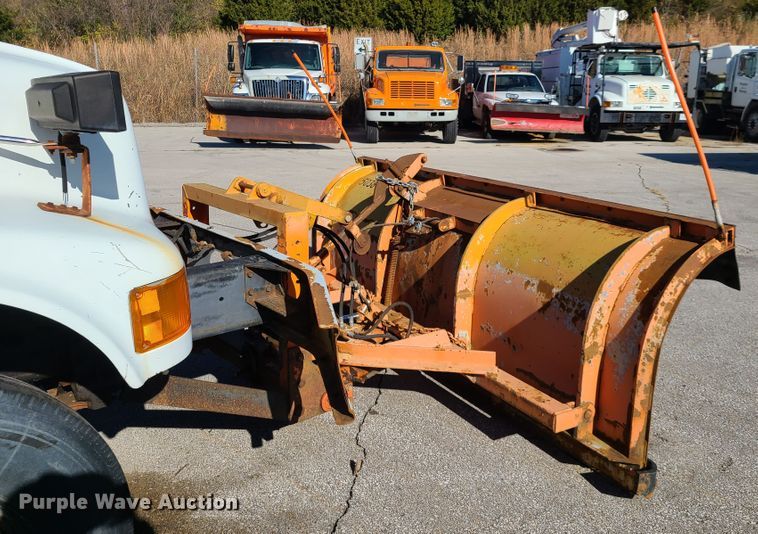 image for item HE9967 1997 International 4900  dump truck