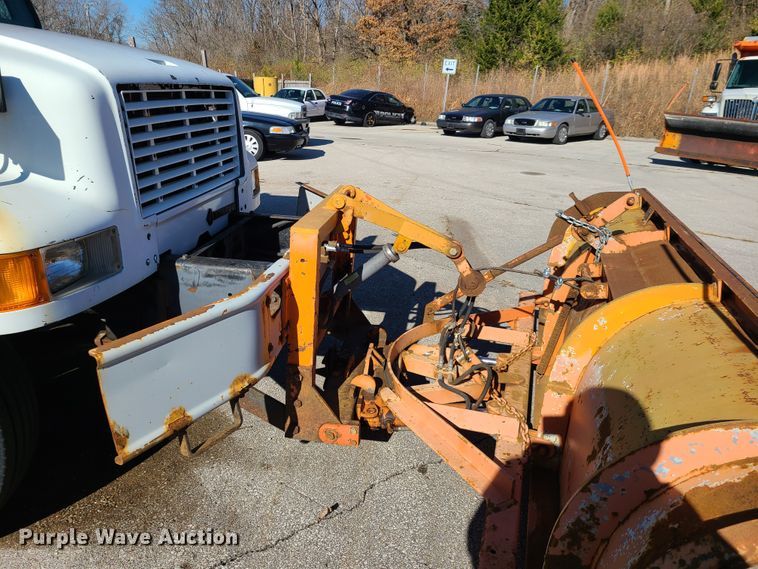 image for item HE9967 1997 International 4900  dump truck