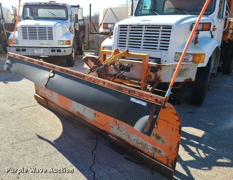 image for item HE9967 1997 International 4900  dump truck