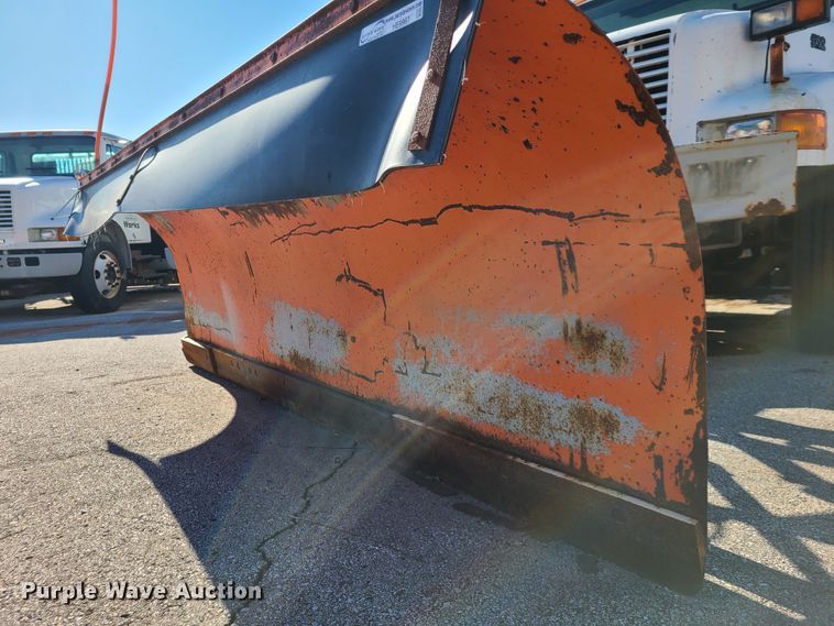 image for item HE9967 1997 International 4900  dump truck