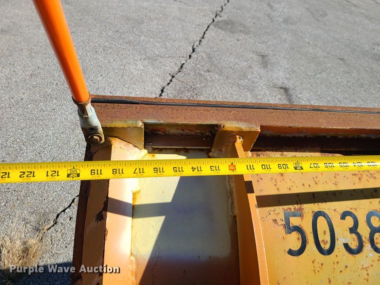 image for item HE9967 1997 International 4900  dump truck