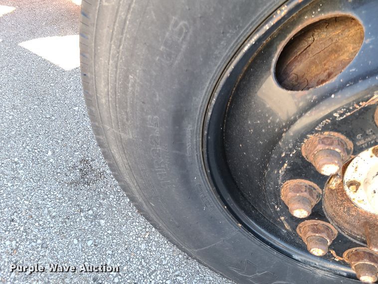 image for item HE9967 1997 International 4900  dump truck