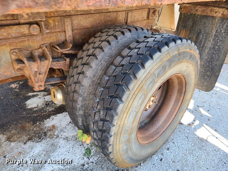 image for item HE9967 1997 International 4900  dump truck