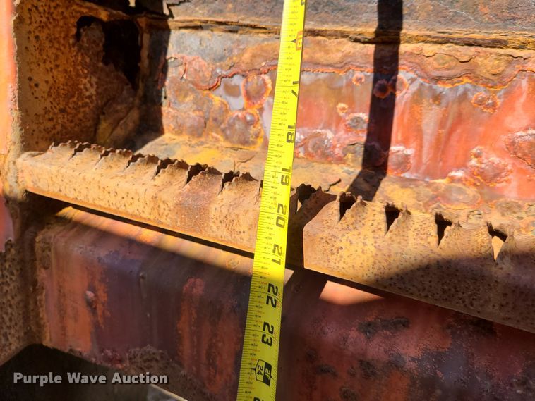 image for item HE9967 1997 International 4900  dump truck