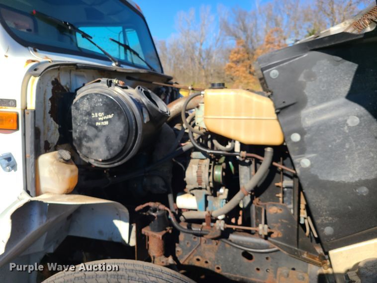 image for item HE9967 1997 International 4900  dump truck