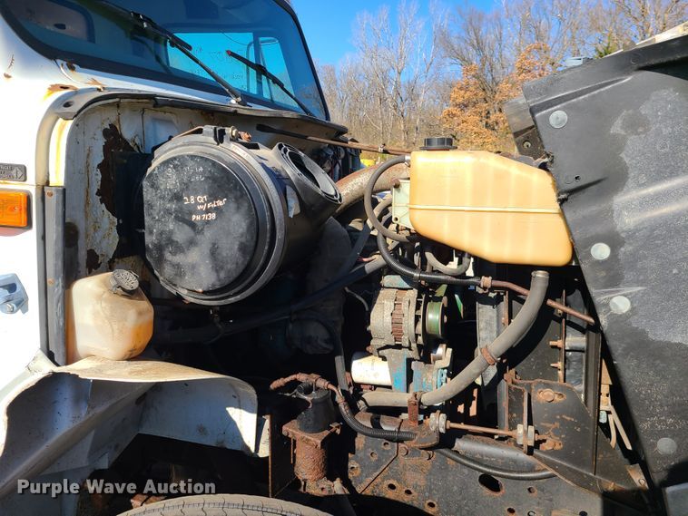 image for item HE9967 1997 International 4900  dump truck