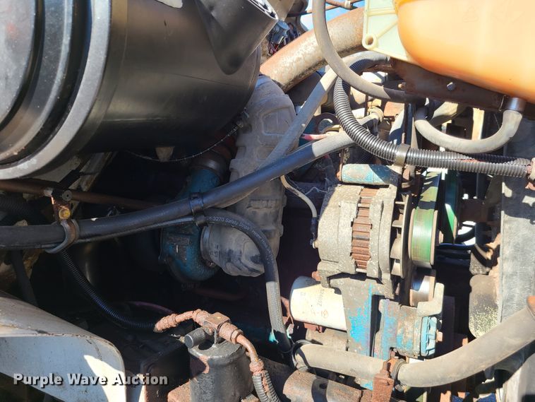 image for item HE9967 1997 International 4900  dump truck