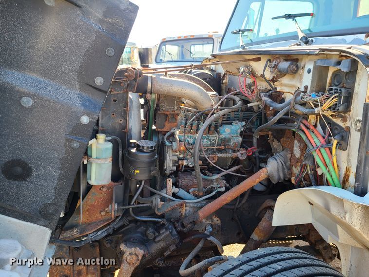 image for item HE9967 1997 International 4900  dump truck