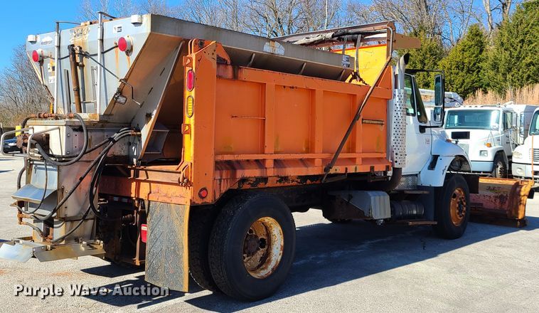 image for item HE9968 2003 International 7400  dump truck