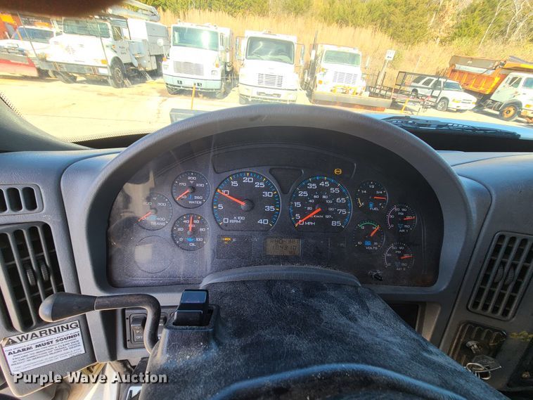 image for item HE9968 2003 International 7400  dump truck