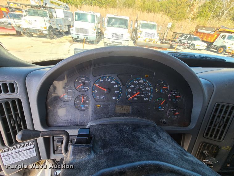 image for item HE9968 2003 International 7400  dump truck