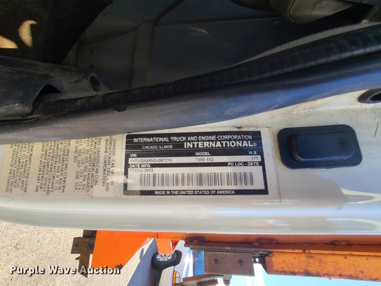 image for item HE9968 2003 International 7400  dump truck