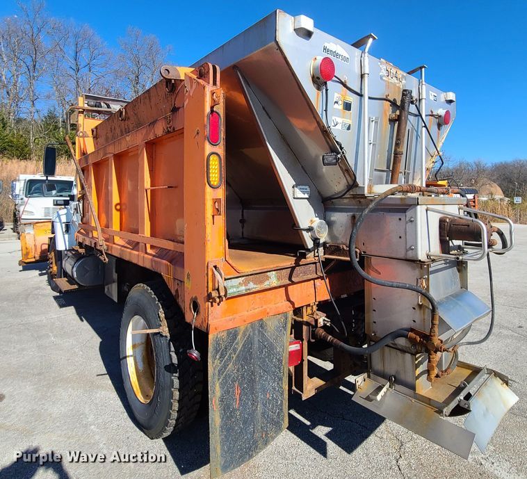 image for item HE9968 2003 International 7400  dump truck