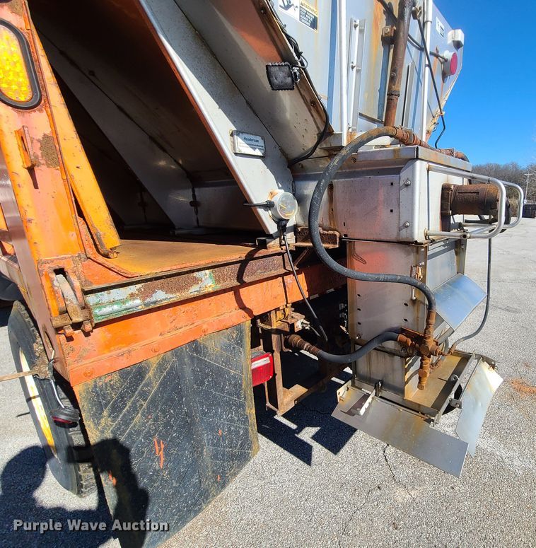 image for item HE9968 2003 International 7400  dump truck