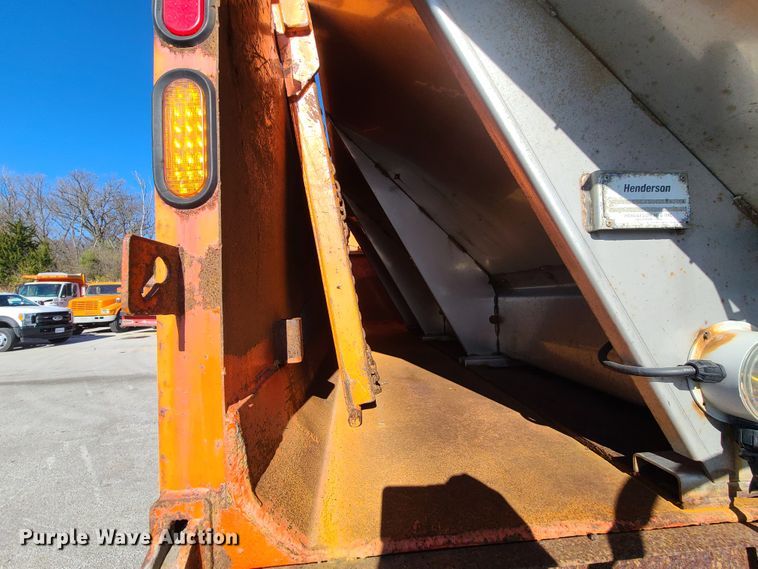 image for item HE9968 2003 International 7400  dump truck