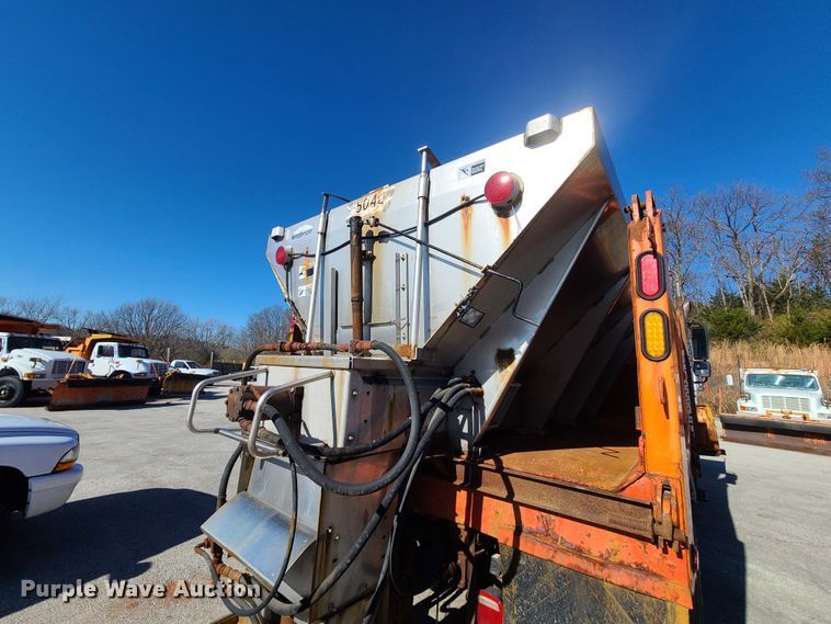 image for item HE9968 2003 International 7400  dump truck