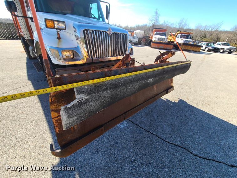 image for item HE9968 2003 International 7400  dump truck