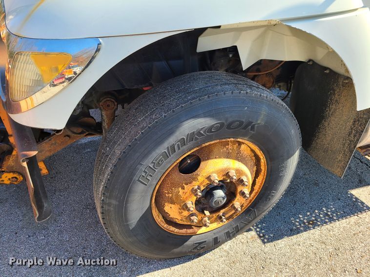 image for item HE9968 2003 International 7400  dump truck