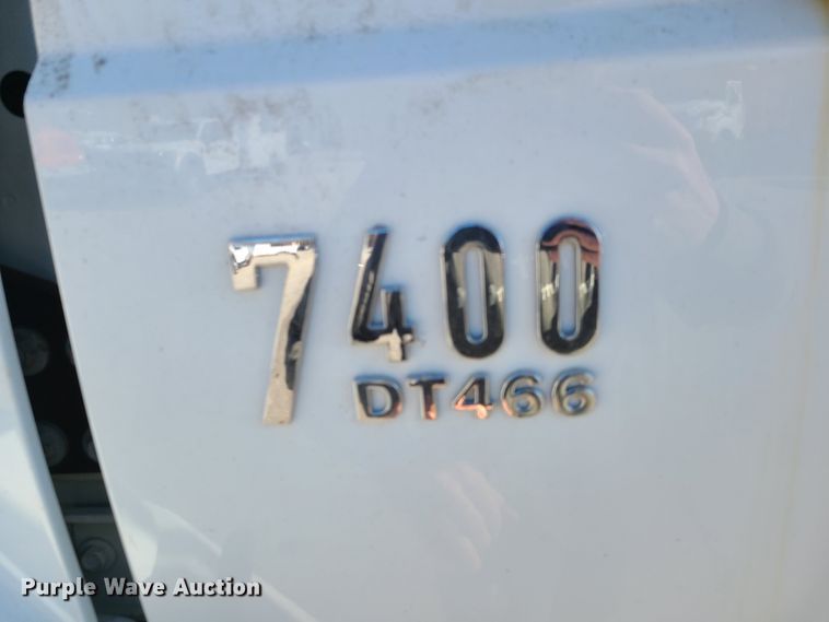 image for item HE9968 2003 International 7400  dump truck