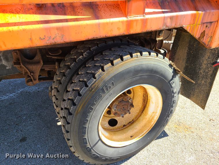 image for item HE9968 2003 International 7400  dump truck