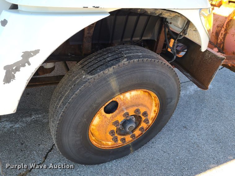 image for item HE9968 2003 International 7400  dump truck