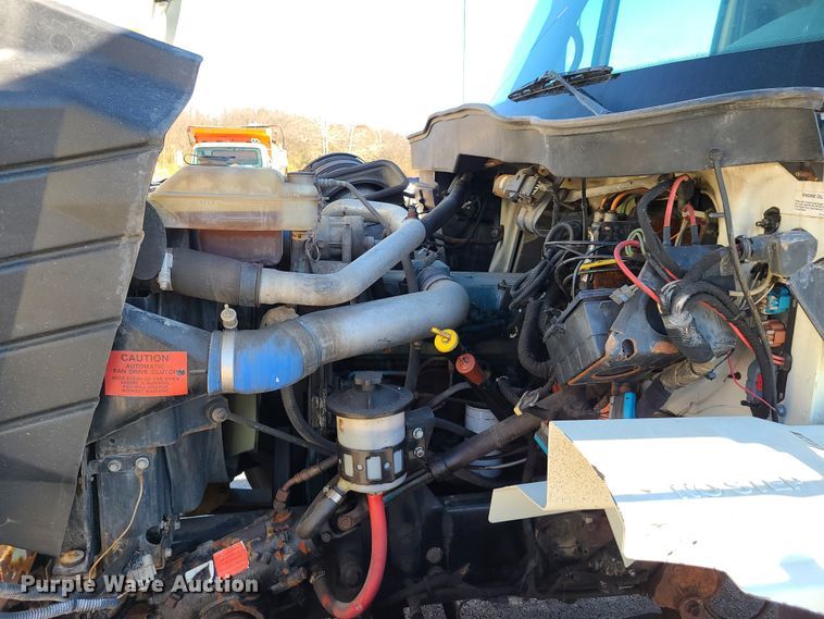 image for item HE9968 2003 International 7400  dump truck