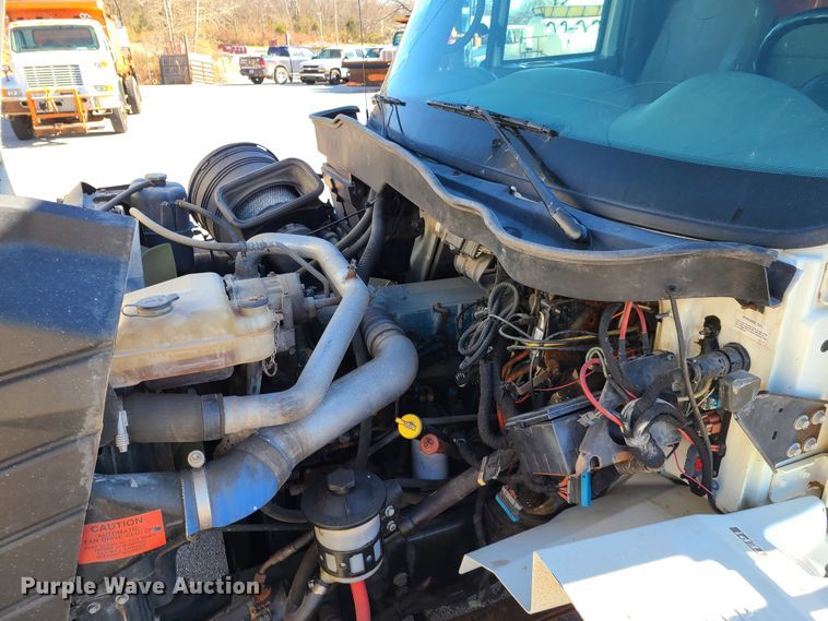 image for item HE9968 2003 International 7400  dump truck