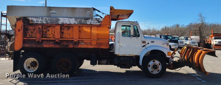 image for item HE9971 2001 International 4900  dump truck