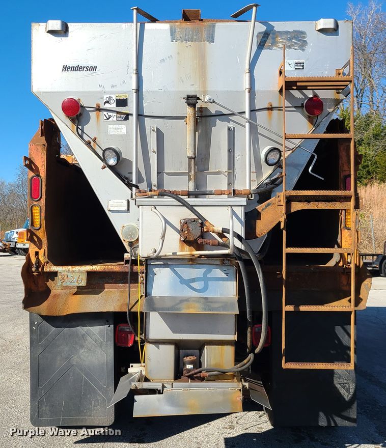 image for item HE9971 2001 International 4900  dump truck