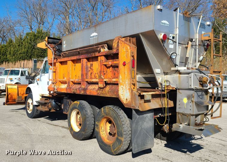 image for item HE9971 2001 International 4900  dump truck