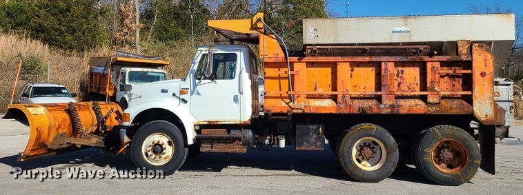 image for item HE9971 2001 International 4900  dump truck