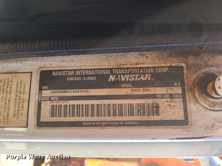 image for item HE9971 2001 International 4900  dump truck