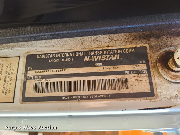 image for item HE9971 2001 International 4900  dump truck