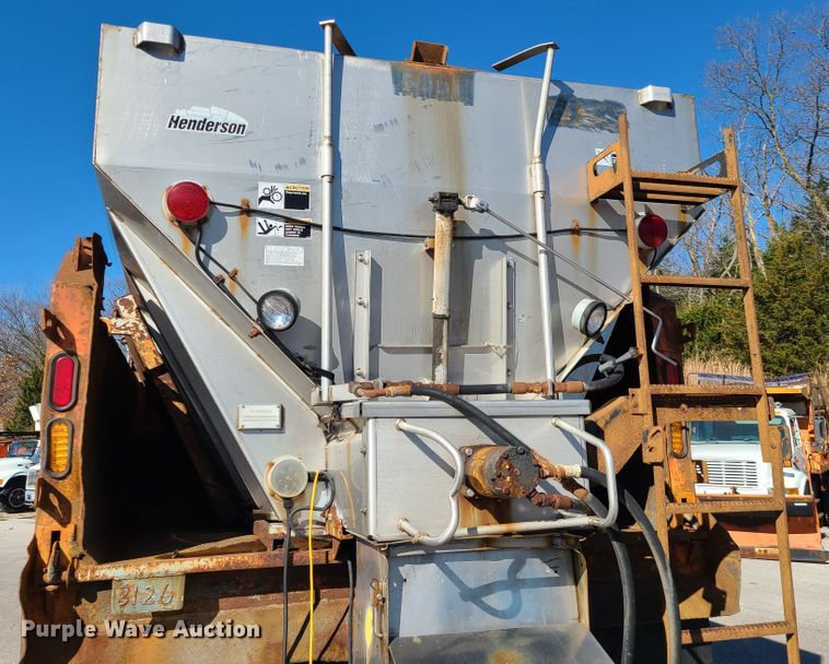 image for item HE9971 2001 International 4900  dump truck