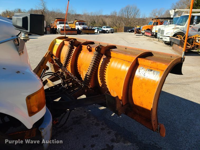 image for item HE9971 2001 International 4900  dump truck