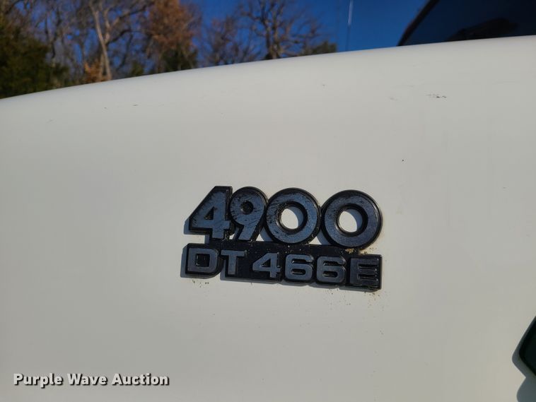 image for item HE9971 2001 International 4900  dump truck