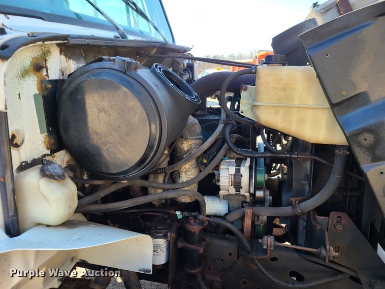 image for item HE9971 2001 International 4900  dump truck