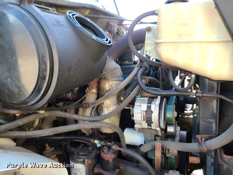 image for item HE9971 2001 International 4900  dump truck