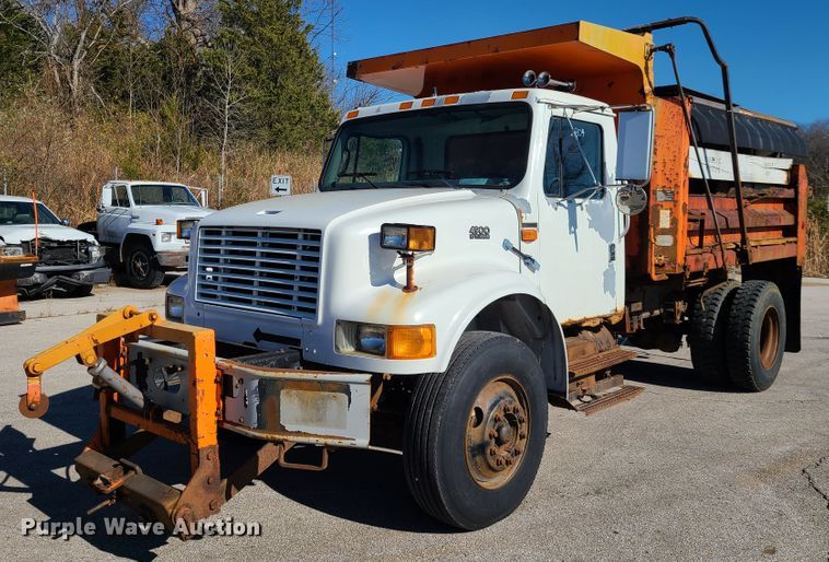 image for item HE9972 1997 International 4900  dump truck