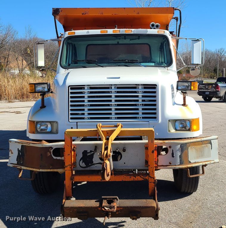 image for item HE9972 1997 International 4900  dump truck