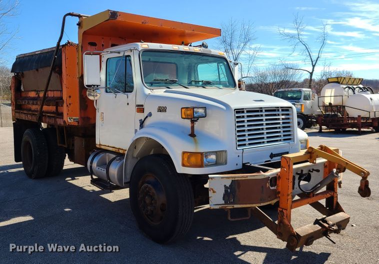 image for item HE9972 1997 International 4900  dump truck