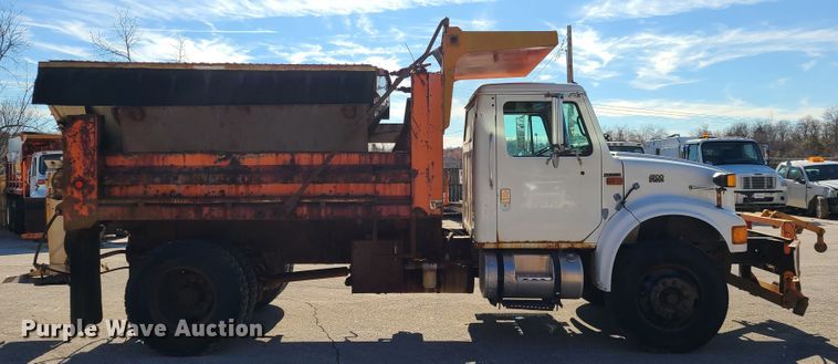 image for item HE9972 1997 International 4900  dump truck