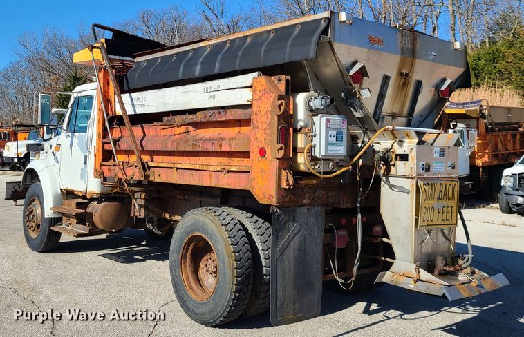 image for item HE9972 1997 International 4900  dump truck