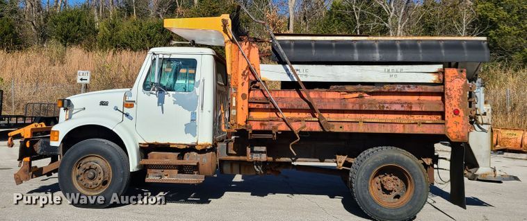 image for item HE9972 1997 International 4900  dump truck