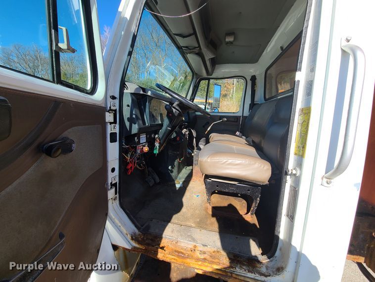 image for item HE9972 1997 International 4900  dump truck