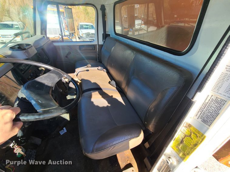 image for item HE9972 1997 International 4900  dump truck