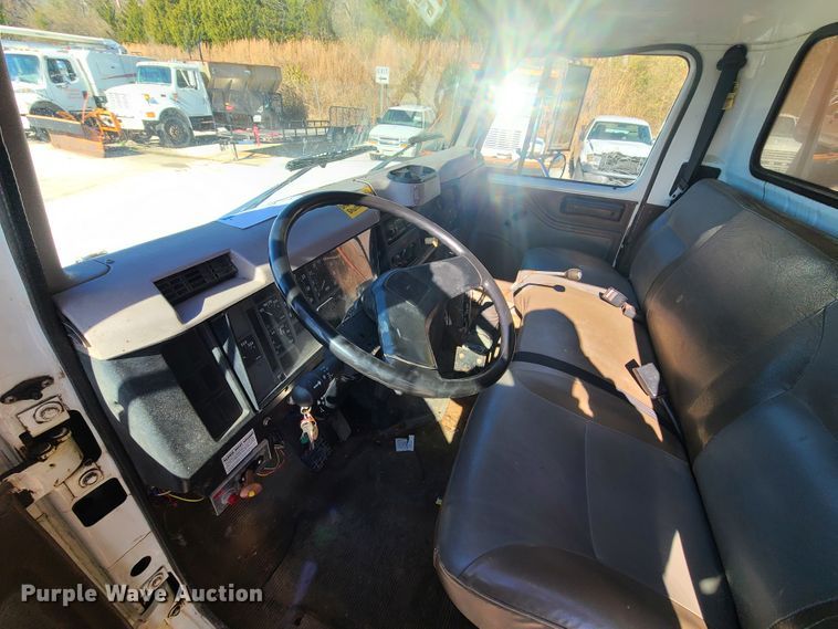 image for item HE9972 1997 International 4900  dump truck