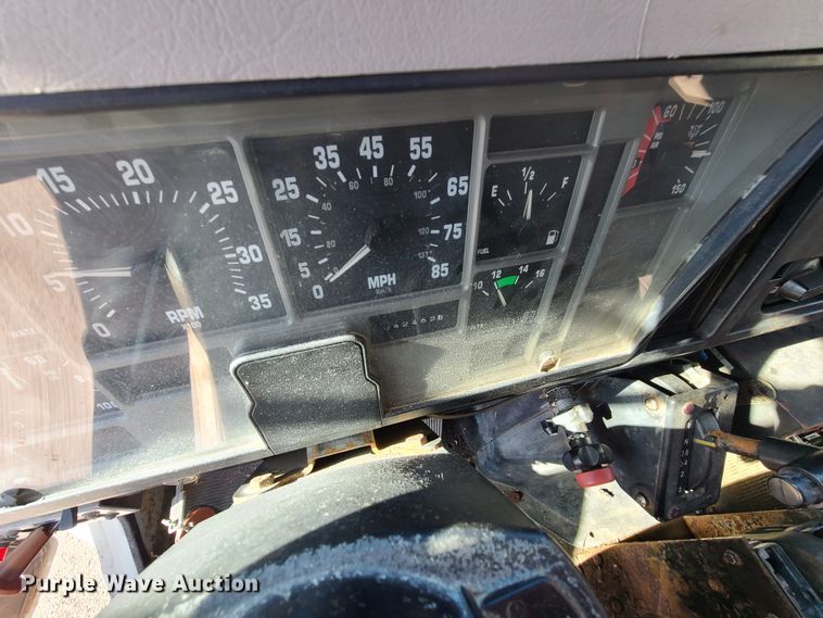 image for item HE9972 1997 International 4900  dump truck