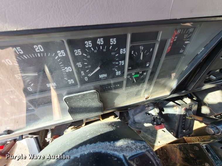 image for item HE9972 1997 International 4900  dump truck